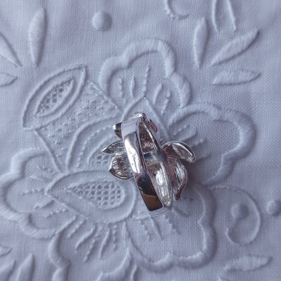 Vintage Silver mint green flower with rhinestone center ring - Picture 5 of 10